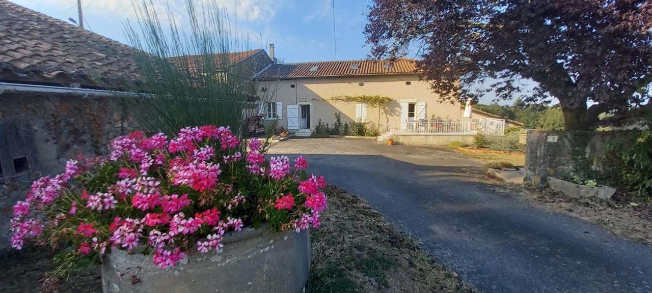 La Mesange Bleue Bed & Breakfast Ecuras Exterior photo