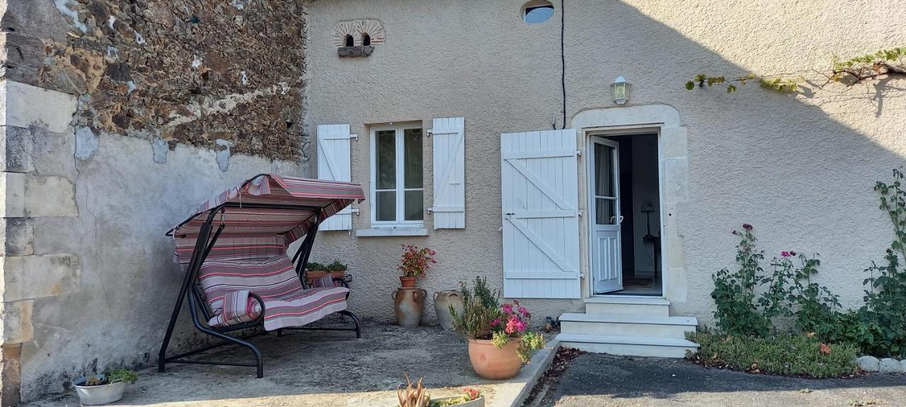 La Mesange Bleue Bed & Breakfast Ecuras Exterior photo